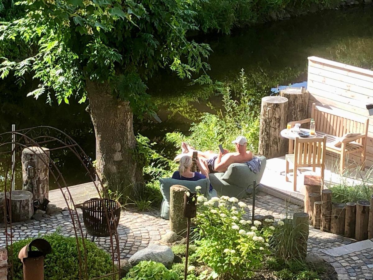 Gaestehaus Kajuete Direkt Am Wasser Friedrichstadt Εξωτερικό φωτογραφία
