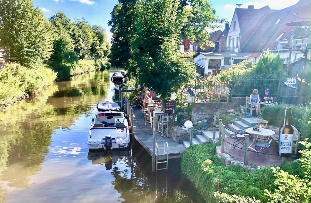 Gaestehaus Kajuete Direkt Am Wasser Friedrichstadt Εξωτερικό φωτογραφία