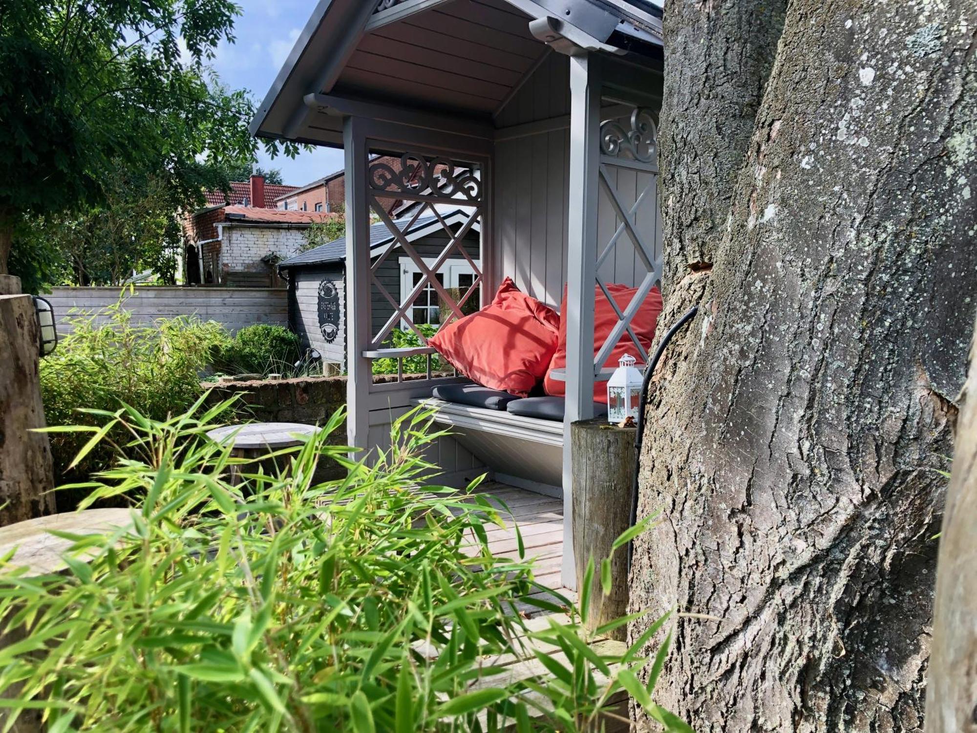 Gaestehaus Kajuete Direkt Am Wasser Friedrichstadt Εξωτερικό φωτογραφία
